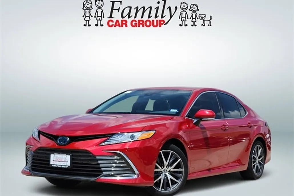 2023 Toyota Camry Hybrid XLE photo 1