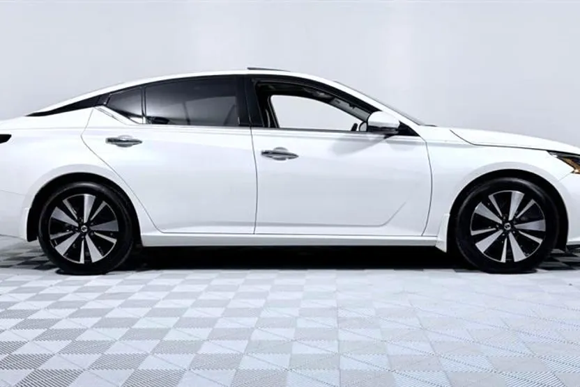 2022 Nissan Altima 2.5 SL photo 1