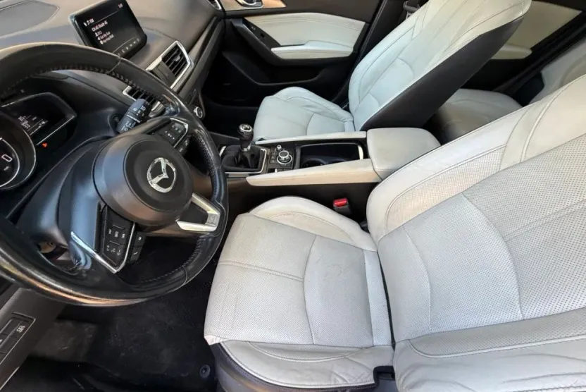 2017 Mazda Mazda3 Grand Touring Hatchback photo 1
