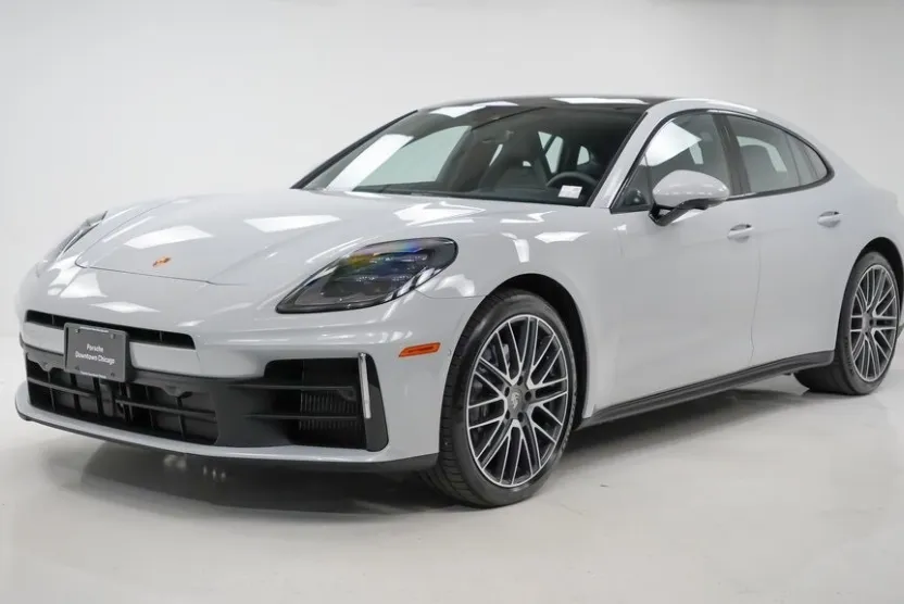 2025 Porsche Panamera 4 photo 1
