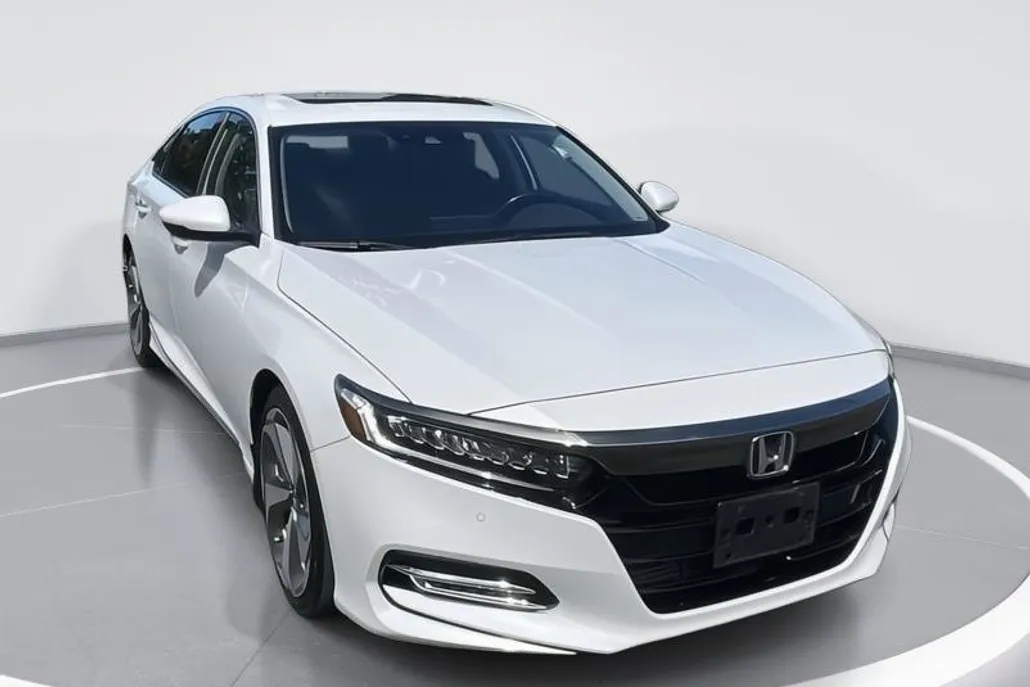 2020 Honda Accord Touring photo 1