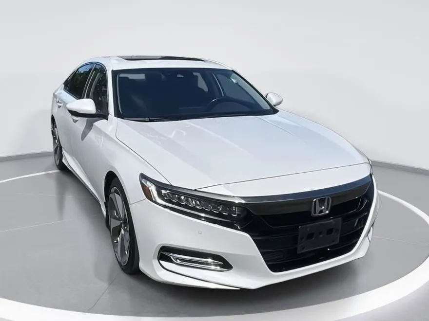 2020 Honda Accord Touring photo 1