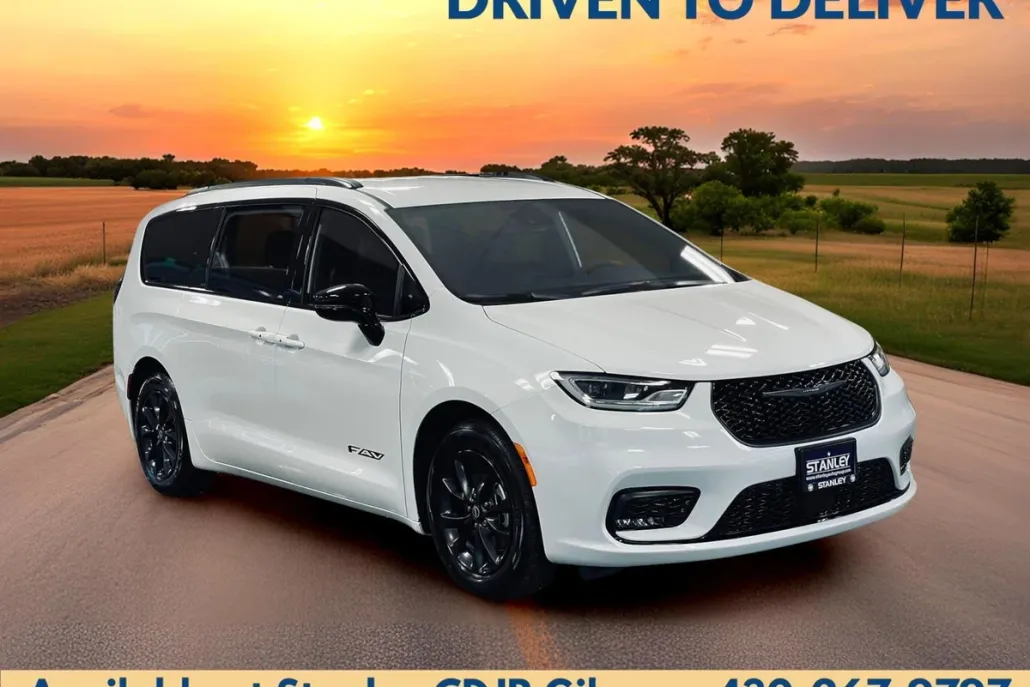 2025 Chrysler Pacifica photo 1
