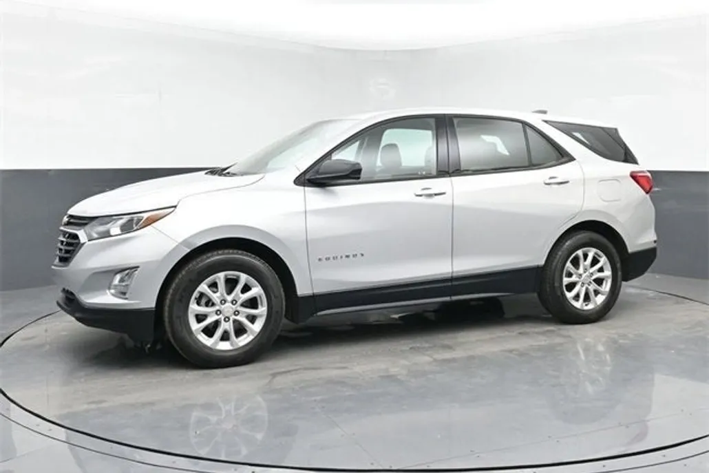 2018 Chevrolet Equinox LS photo 1