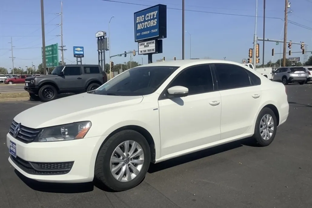 2015 Volkswagen Passat Wolfsburg Edition photo 1