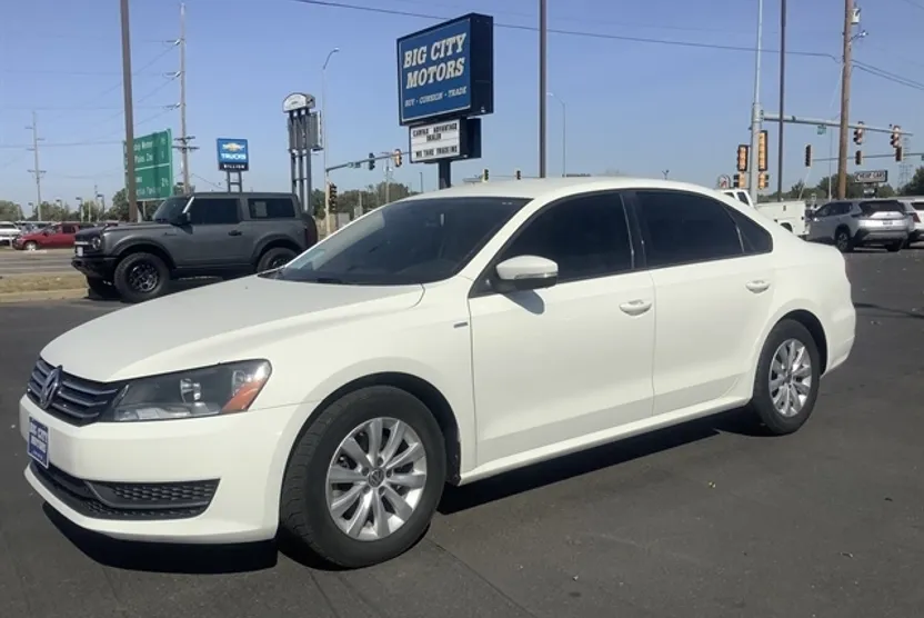 2015 Volkswagen Passat Wolfsburg Edition photo 1