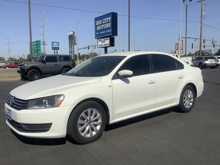 2015 Volkswagen Passat Wolfsburg Edition photo 1