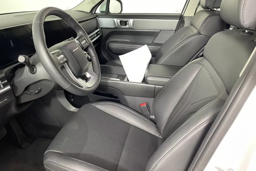 2025 Hyundai Santa Fe SEL photo 1