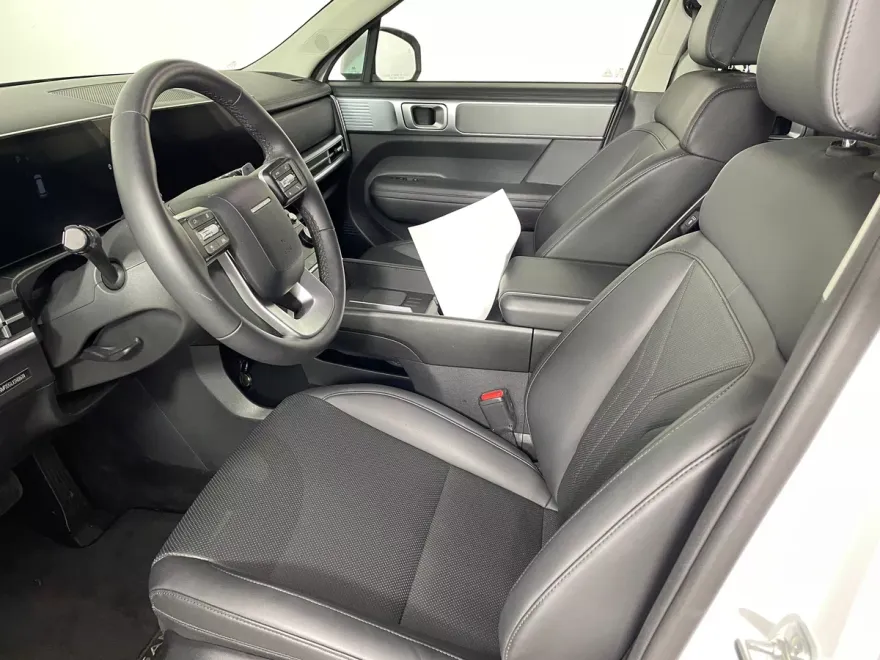 2025 Hyundai Santa Fe SEL photo 1