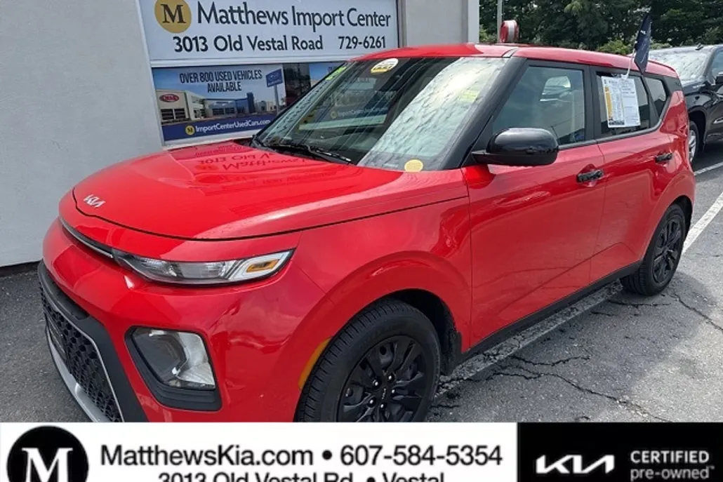 2022 Kia Soul LX photo 1
