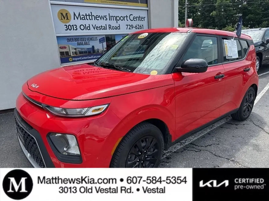 2022 Kia Soul LX photo 1