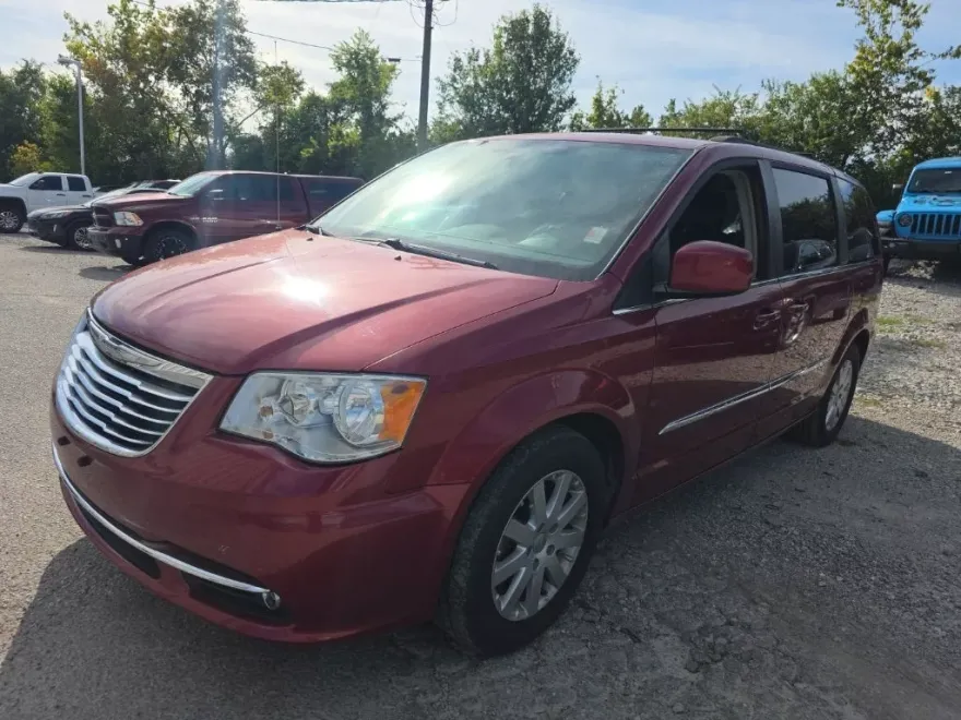 2015 Chrysler Town & Country Touring photo 1