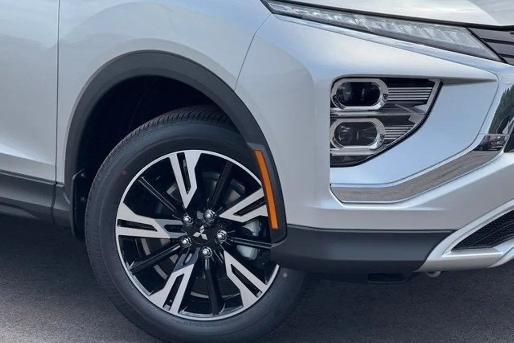 2025 Mitsubishi Eclipse Cross SEL photo 1