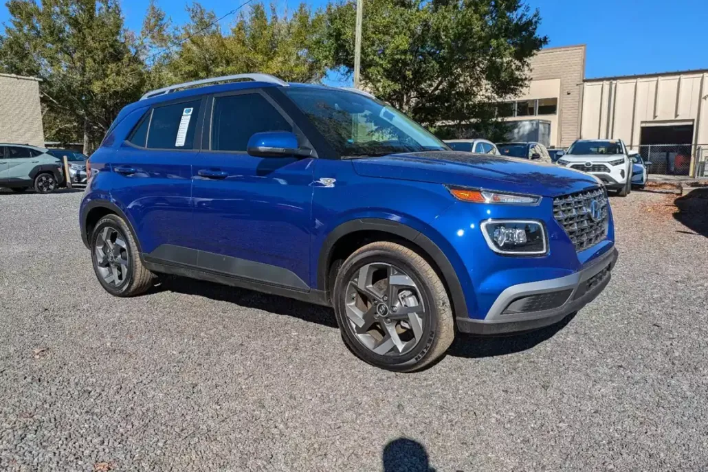 2024 Hyundai Venue Limited photo 1