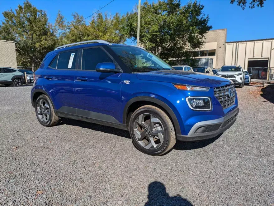 2024 Hyundai Venue Limited photo 1