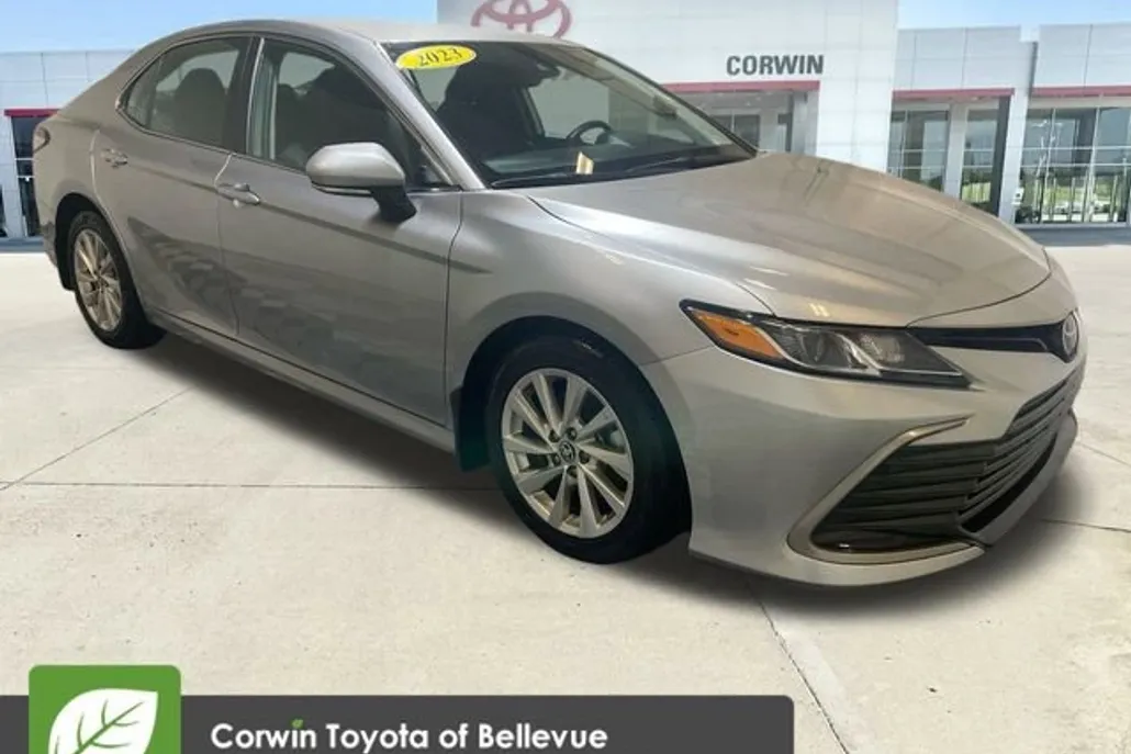 2023 Toyota Camry LE photo 1