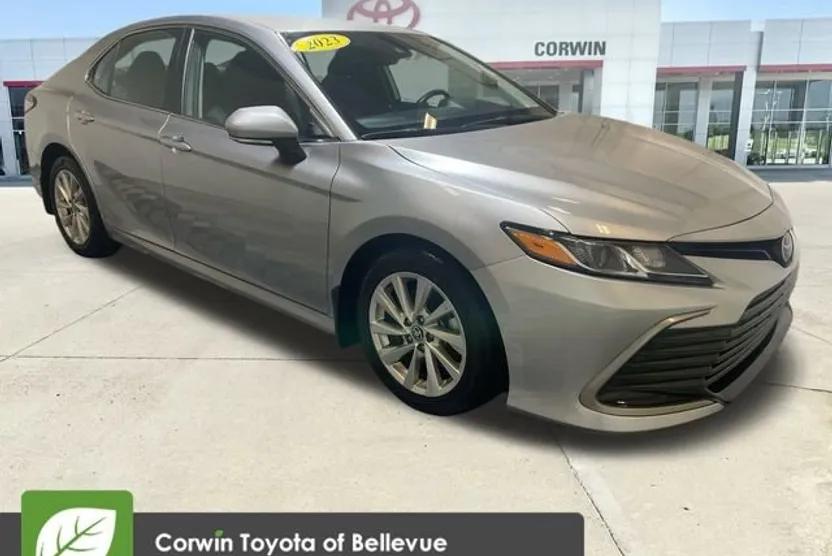 2023 Toyota Camry LE photo 1