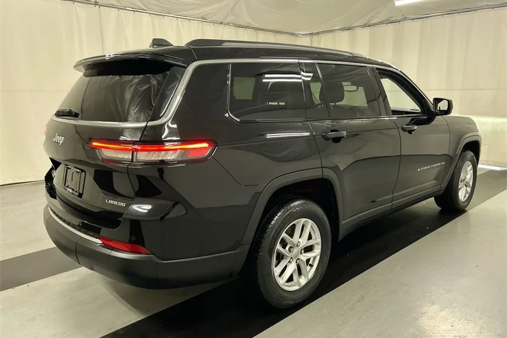 2022 Jeep Grand Cherokee Laredo photo 1