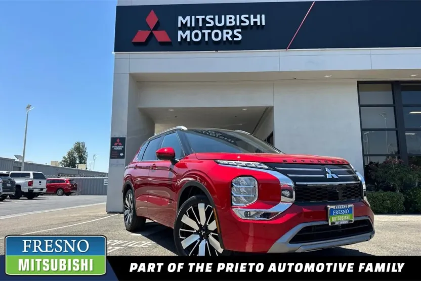2025 Mitsubishi Outlander SEL photo 1