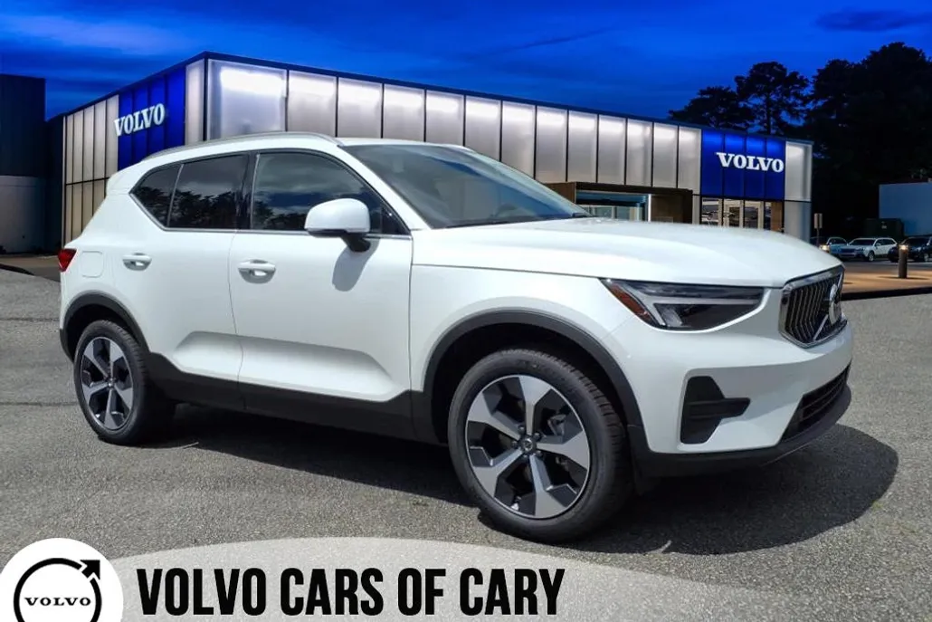 2025 Volvo XC40 Core photo 1
