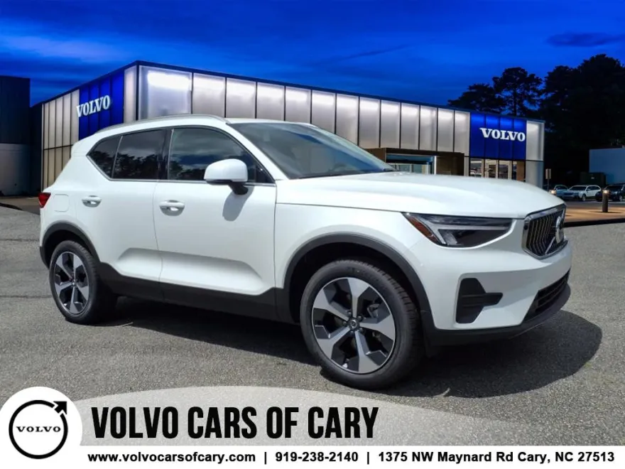 2025 Volvo XC40 Core photo 1