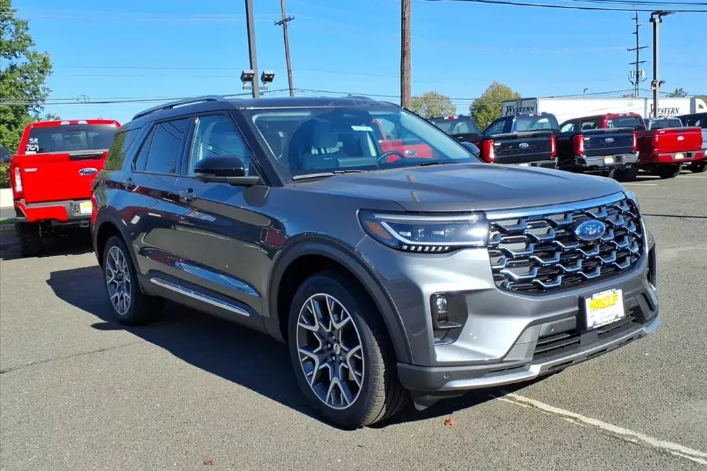 2025 Ford Explorer Platinum photo 1