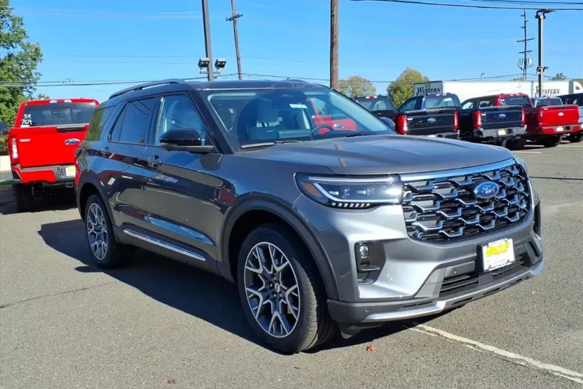 2025 Ford Explorer Platinum photo 1