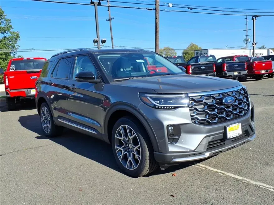 2025 Ford Explorer Platinum photo 1