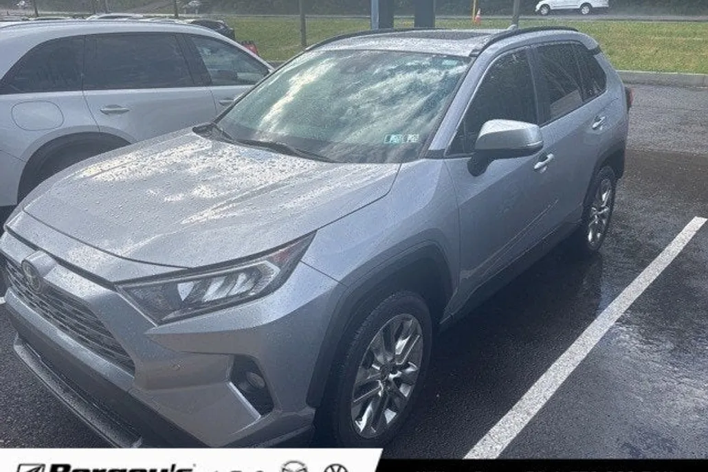 2021 Toyota RAV4 Limited photo 1