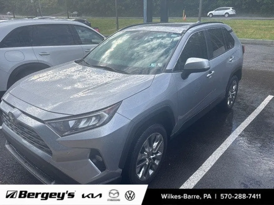 2021 Toyota RAV4 Limited photo 1
