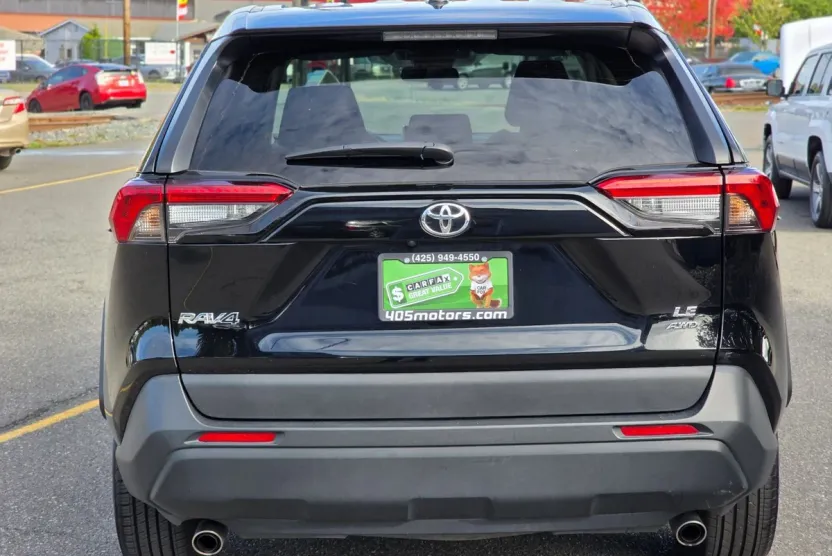 2024 Toyota RAV4 LE photo 1
