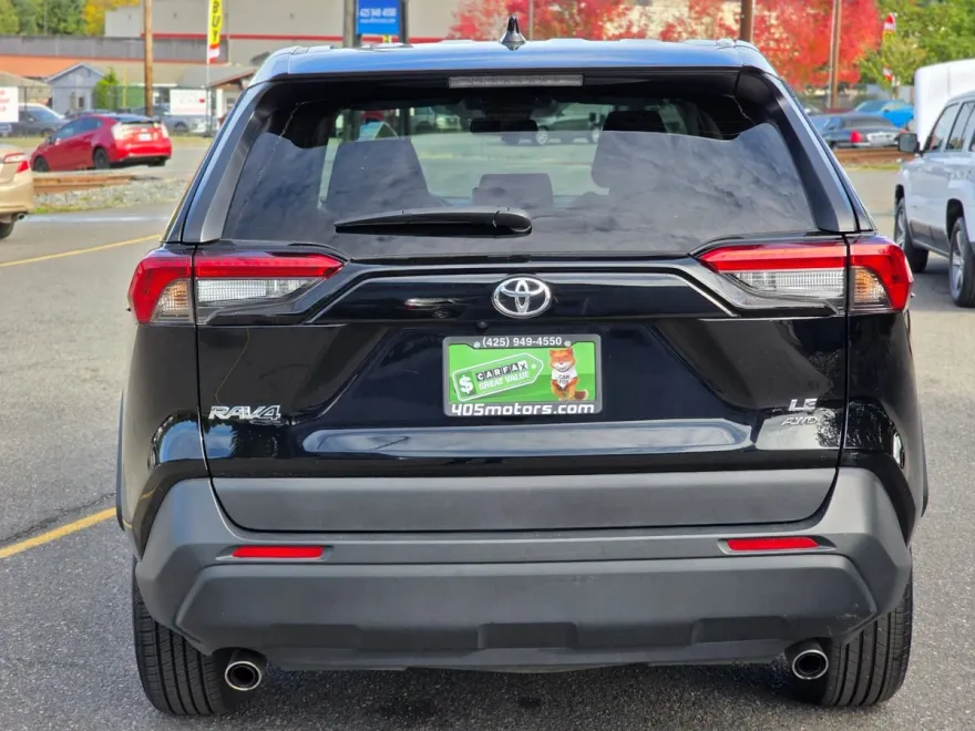 2024 Toyota RAV4 LE photo 1