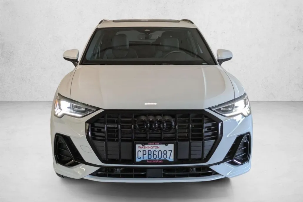 2025 Audi Q3 45 TFSI S line Premium photo 1