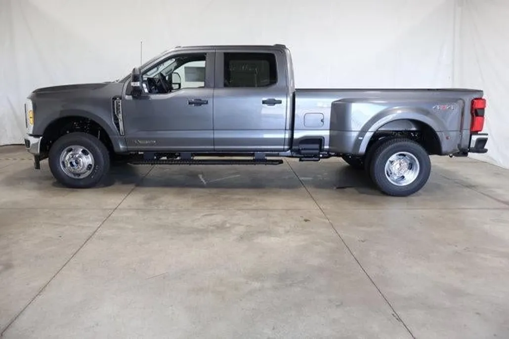 2025 Ford F-350 XL photo 1