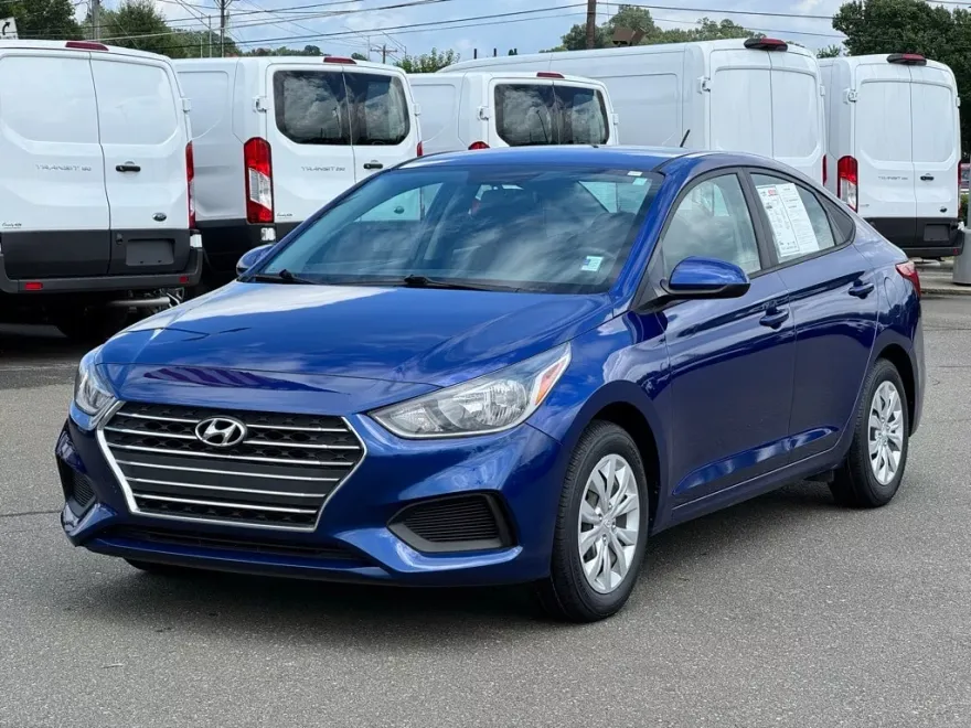 2022 Hyundai Accent SE photo 1