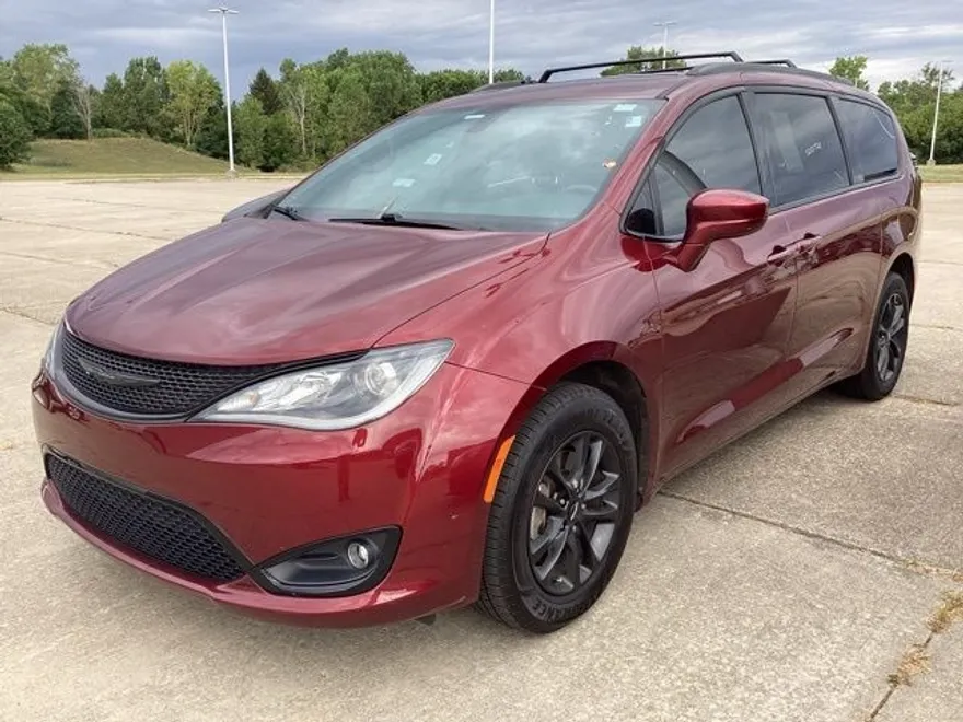 2020 Chrysler Pacifica Touring L photo 1
