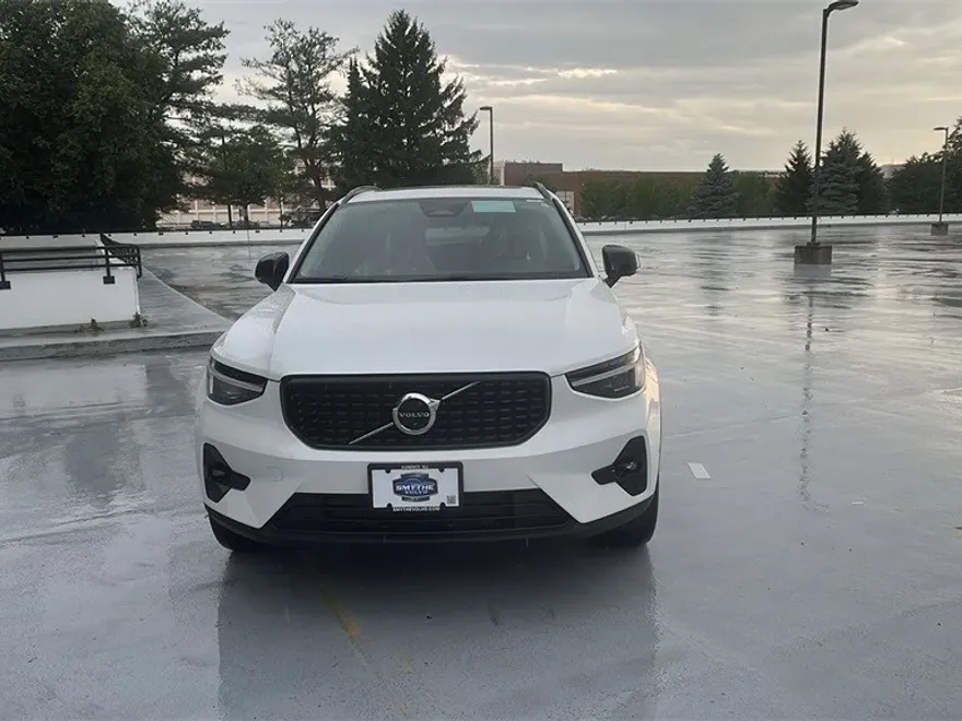 2026 Volvo XC40 Plus photo 1