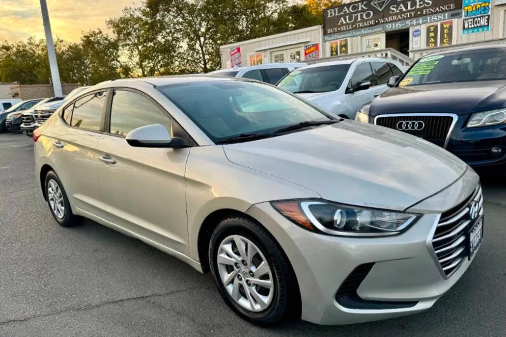 2017 Hyundai Elantra SE photo 1