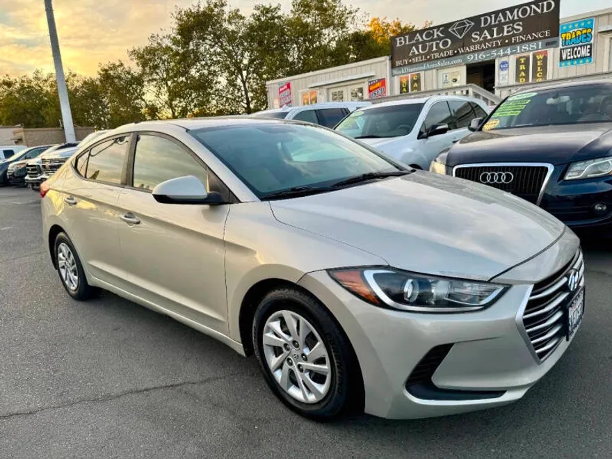 2017 Hyundai Elantra SE photo 1