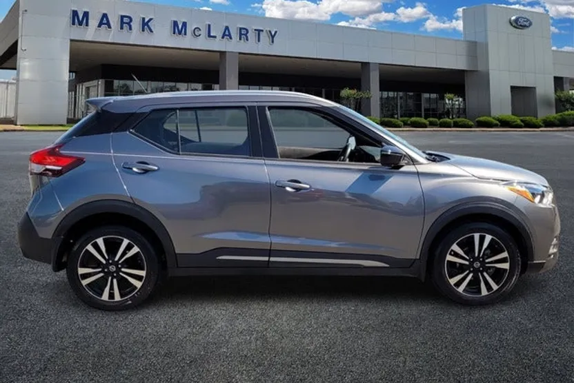 2020 Nissan Kicks SR photo 1