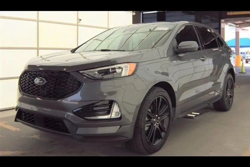 2022 Ford Edge ST photo 1