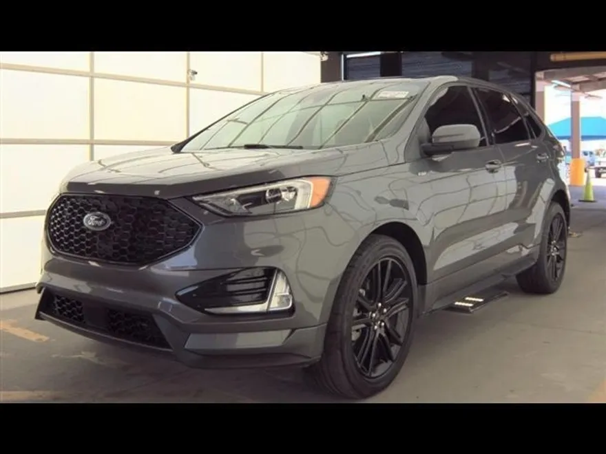 2022 Ford Edge ST photo 1