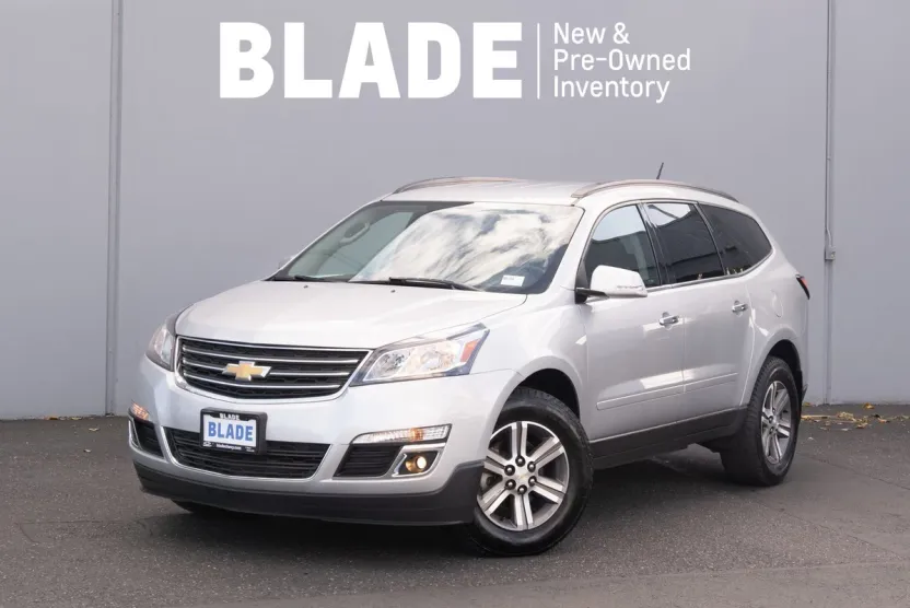 2017 Chevrolet Traverse 2LT photo 1