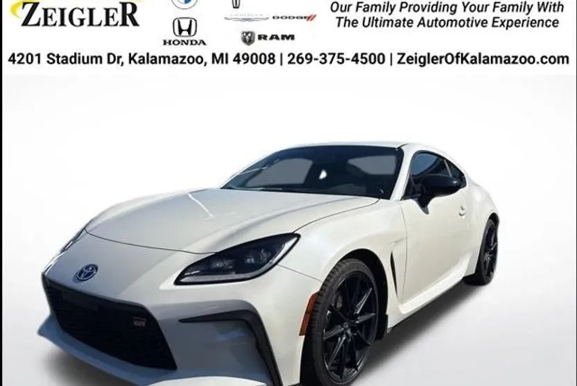 2024 Toyota GR86 Premium photo 1