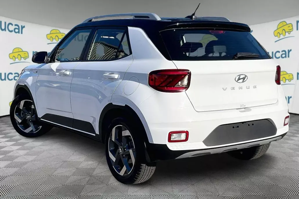 2025 Hyundai Venue Limited photo 1
