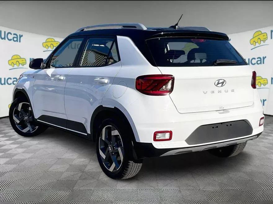 2025 Hyundai Venue Limited photo 1