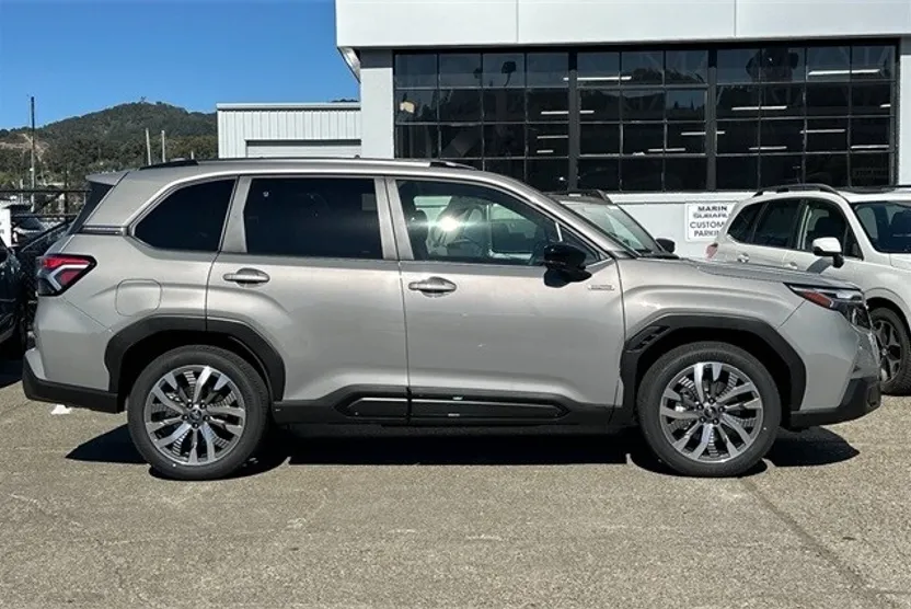 2025 Subaru Forester Touring photo 1