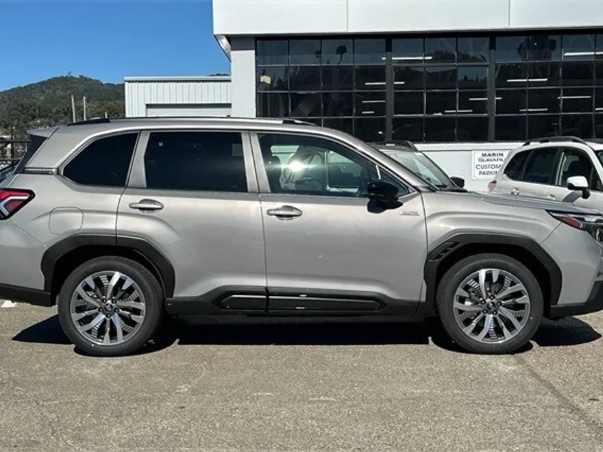 2025 Subaru Forester Touring photo 1
