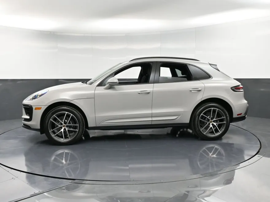 2026 Porsche Macan T photo 1