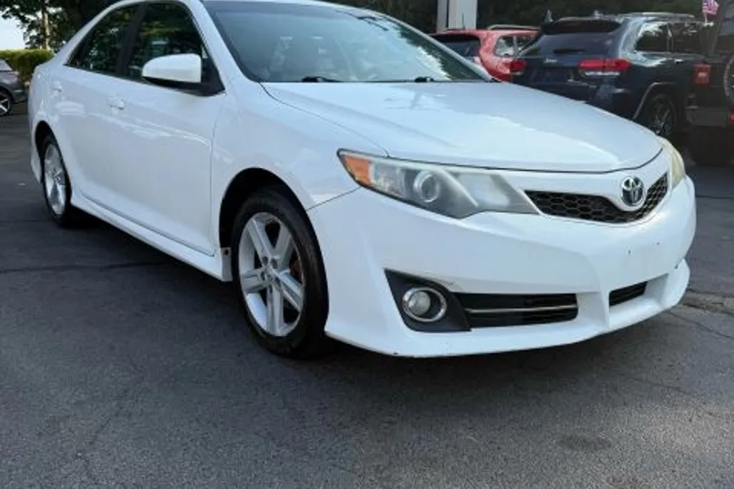 2014 Toyota Camry photo 1